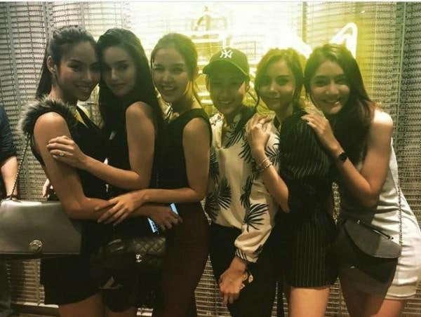 스페셜 에디터