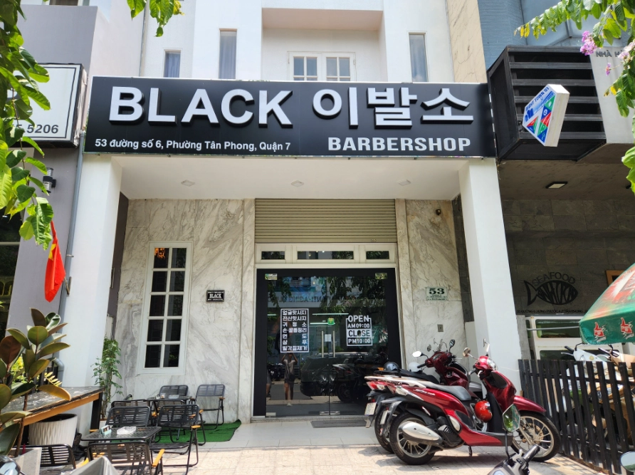 제목: 호치민 7군 블랙 이발소, 정말 가볼 만한 곳인가?